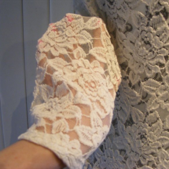 Forever 21 White Lace Top Size Small EUC - Picture 5 of 7